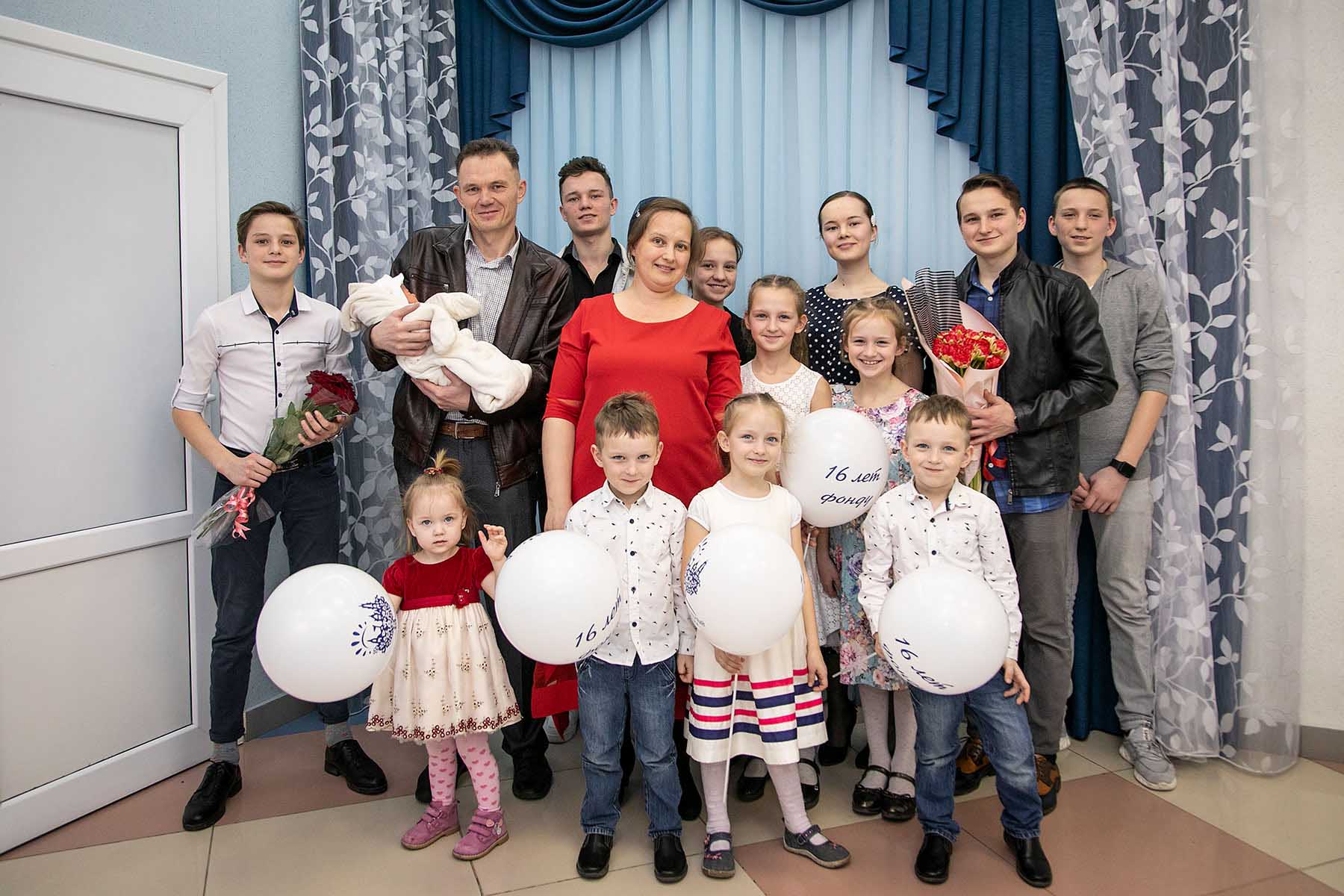 Антон Лапенко семья 16 детей