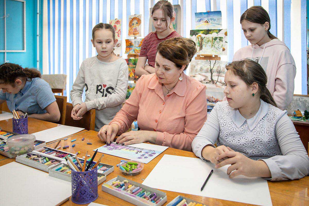 Дом детского творчества кружки. Дом детского творчества Семилуки. Фото дворец творчества Семилуки. Кружки рисования Семилуки. Воронеж Семилуки городской дворец творчества для детей.